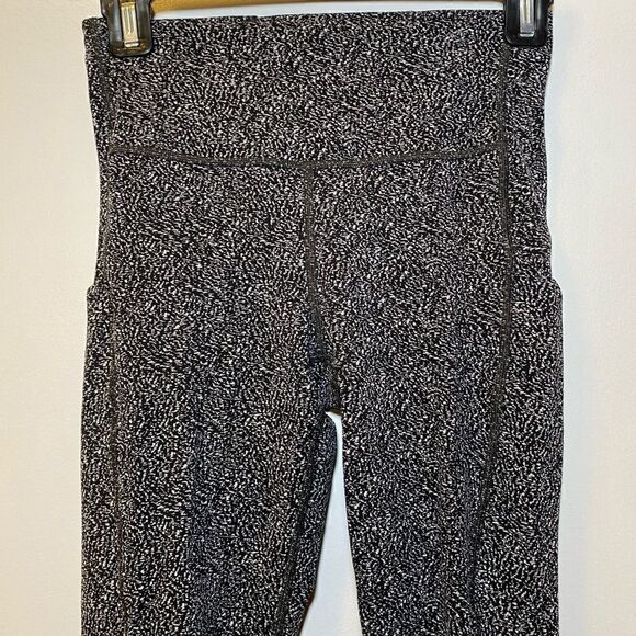ATHLETA Ultimate Stash Pocket Textured 7/8 Tight Static Black White Women’s XS - Picture 6 of 9